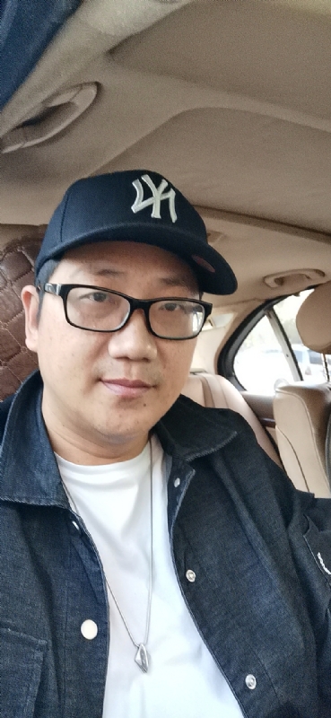 拥抱幸福的第一张照片--长汀相亲网